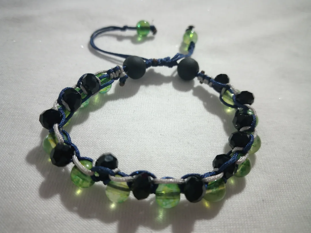 Pulseras negro y verde — Maniamigos