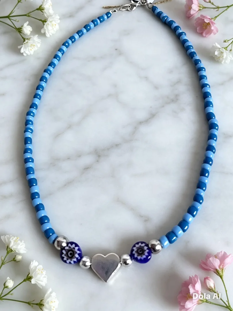 Collar tipo choker azul con dije plateado y cristal hindú — Candelaria Accesorios