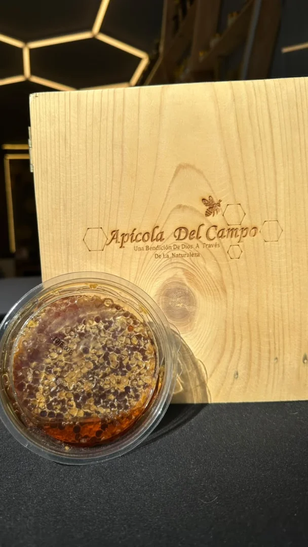 Miel 100% natural, recolectada por nuestras abejas y envasada cuidadosamente par — Apiola del Campo