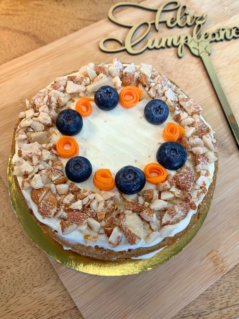 Torta de Zanahoria con Nueces Sin Azúcar | 1/4 de libra (8 porciones) — Pastelería Dulce Amor Sin Gluten y Sin Azúcar