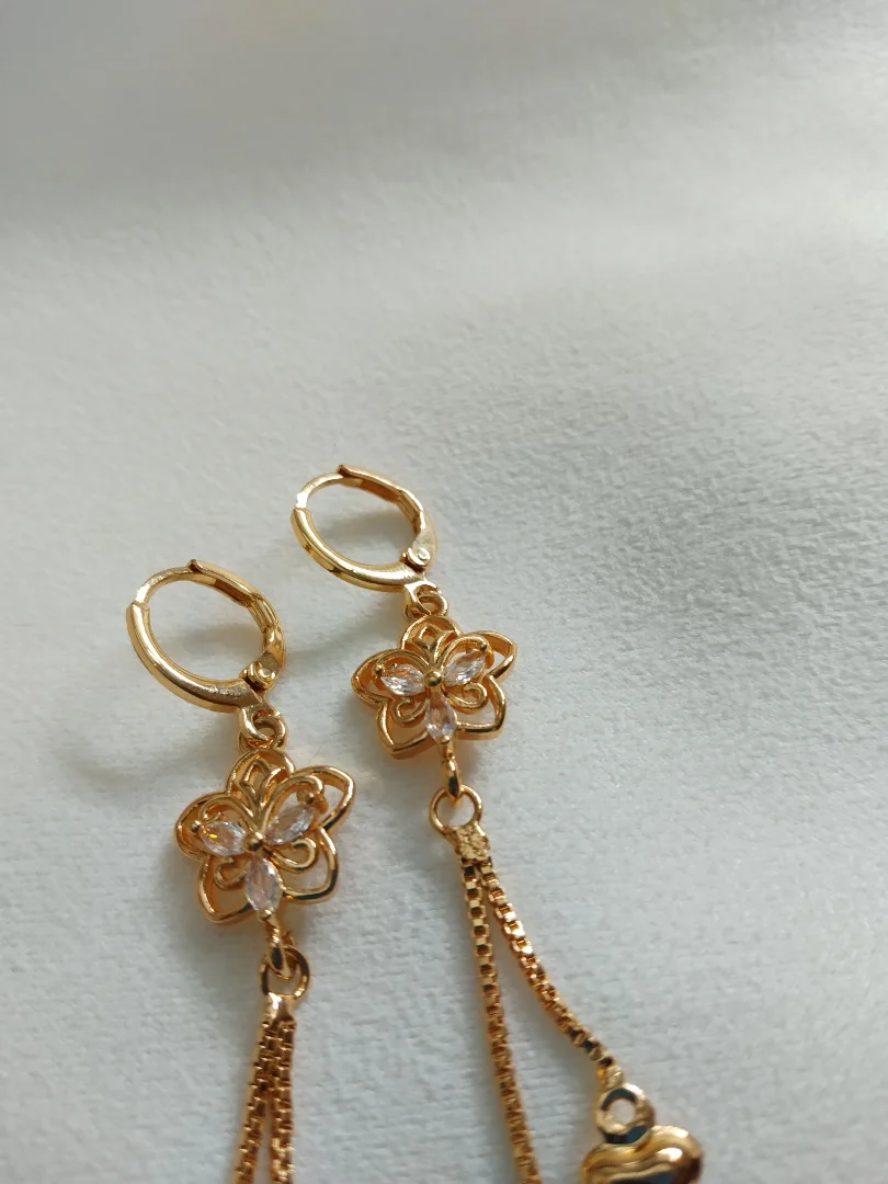 Aretes largos en rodio.piedra blanca — Rose& Shei accesorios