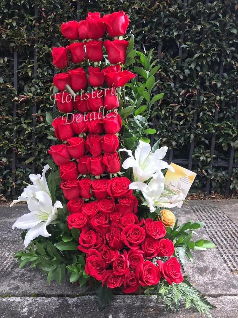 Ramos en Rosas — Floristeria Detalles