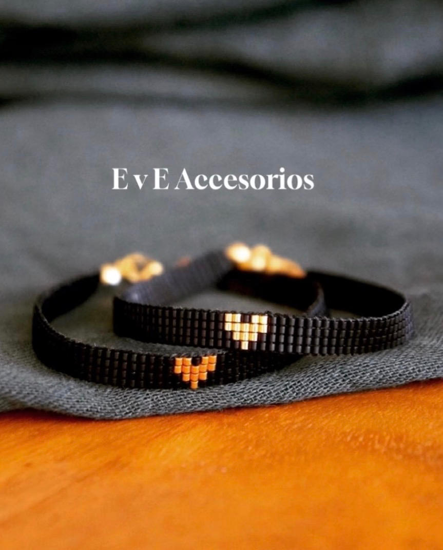 Pulsera negra en Miyuki — EvE