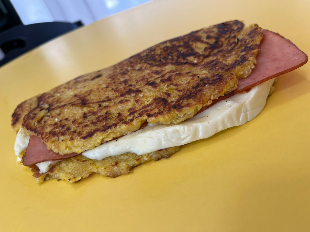 Cachapa con queso de mano — La Cachapería