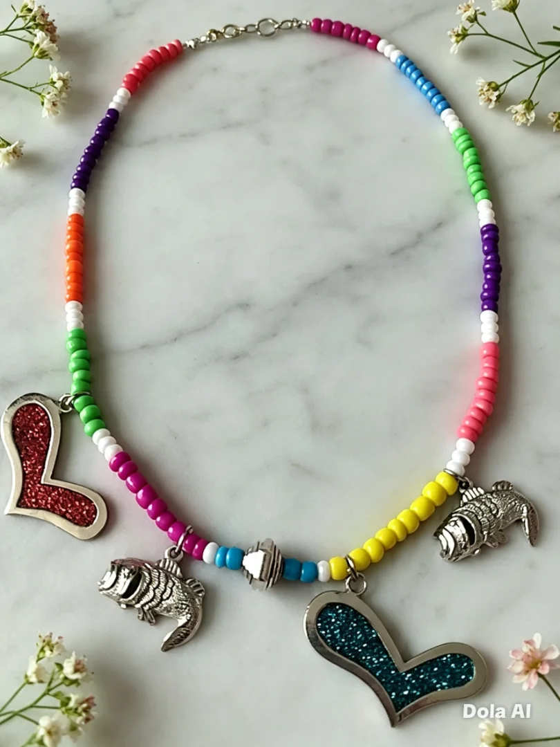 Collares con dijes de corazones de colores — Candelaria Accesorios