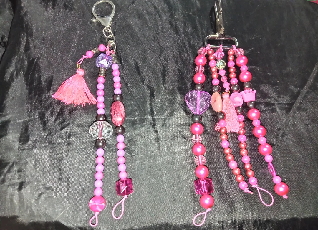 Llaveros rosados con borla — Maniamigos