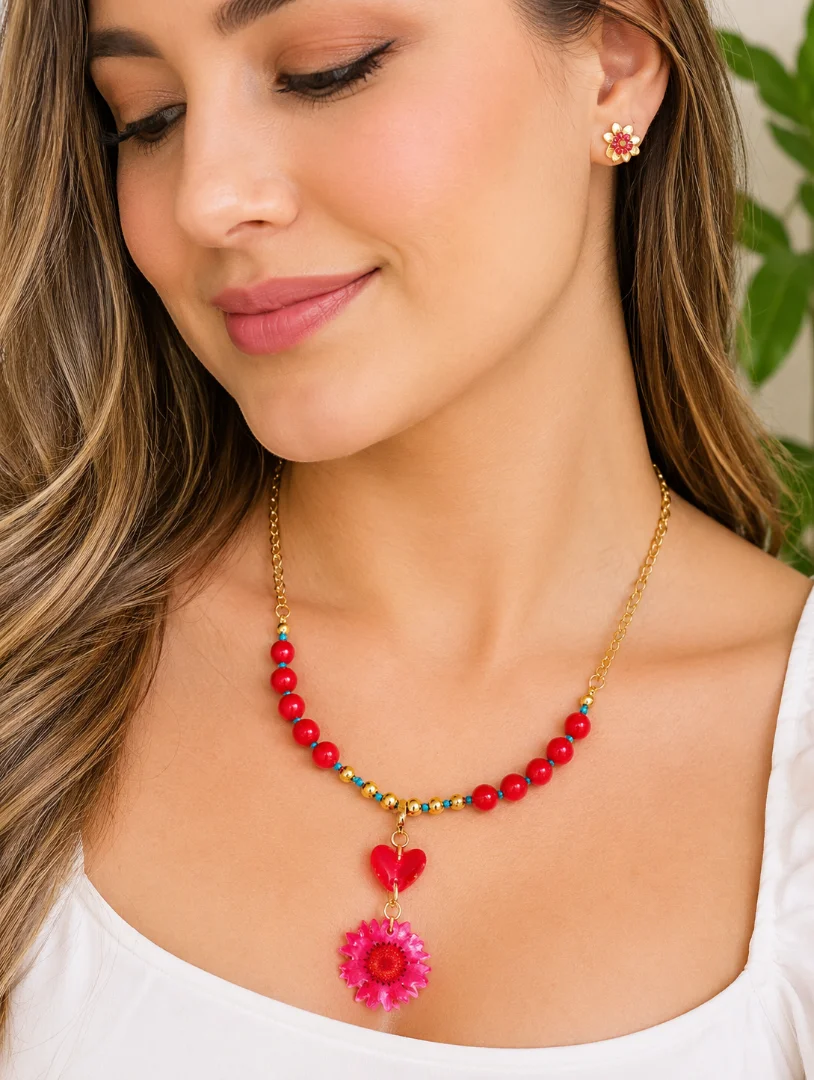 Collar corazón y margarita roja — Casa de Irene