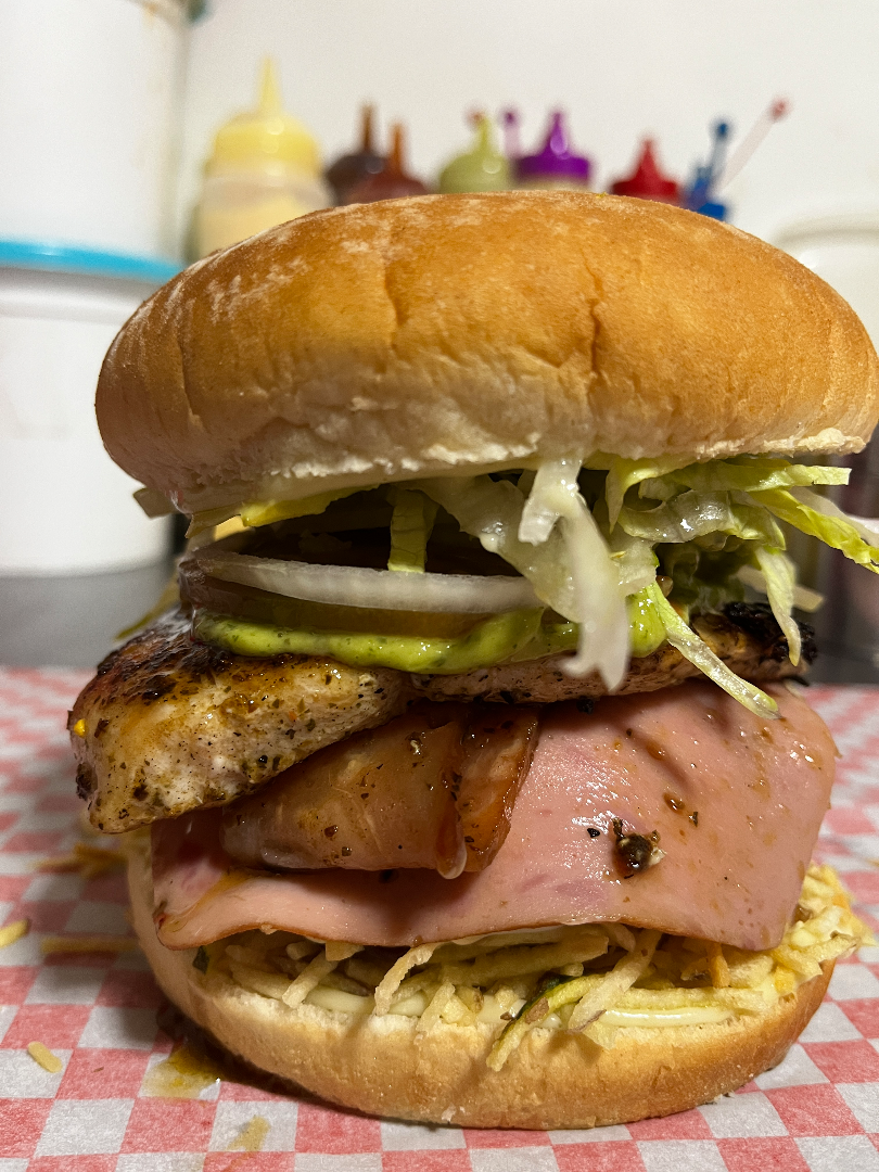Hamburguesa Rompe Dietas — La Cachapería