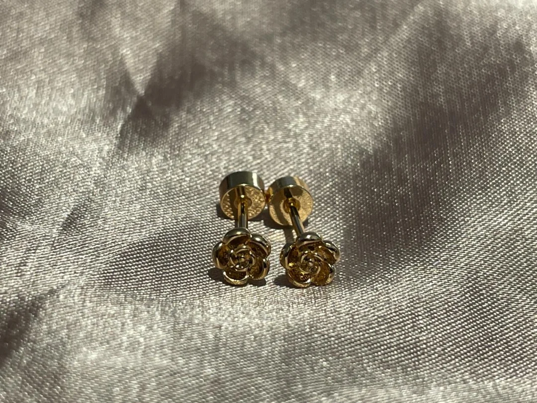 Topos florecita con tuerca de seguridad — Rose& Shei accesorios