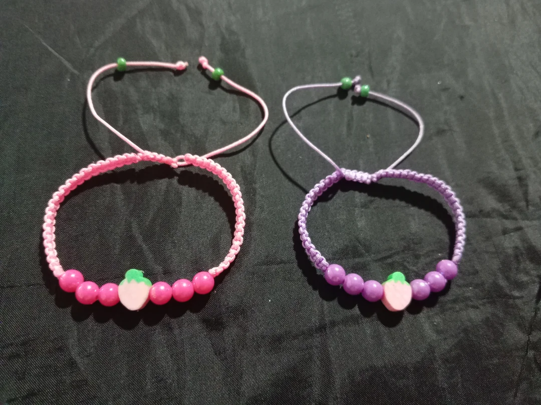 Pulseras de amistad con fresas — Maniamigos