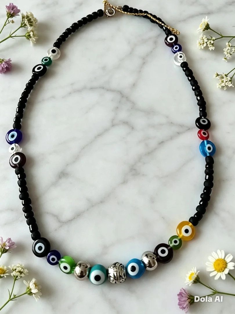 Collar tipo choker color negro y con ojo turco en cristal hindú — Candelaria Accesorios