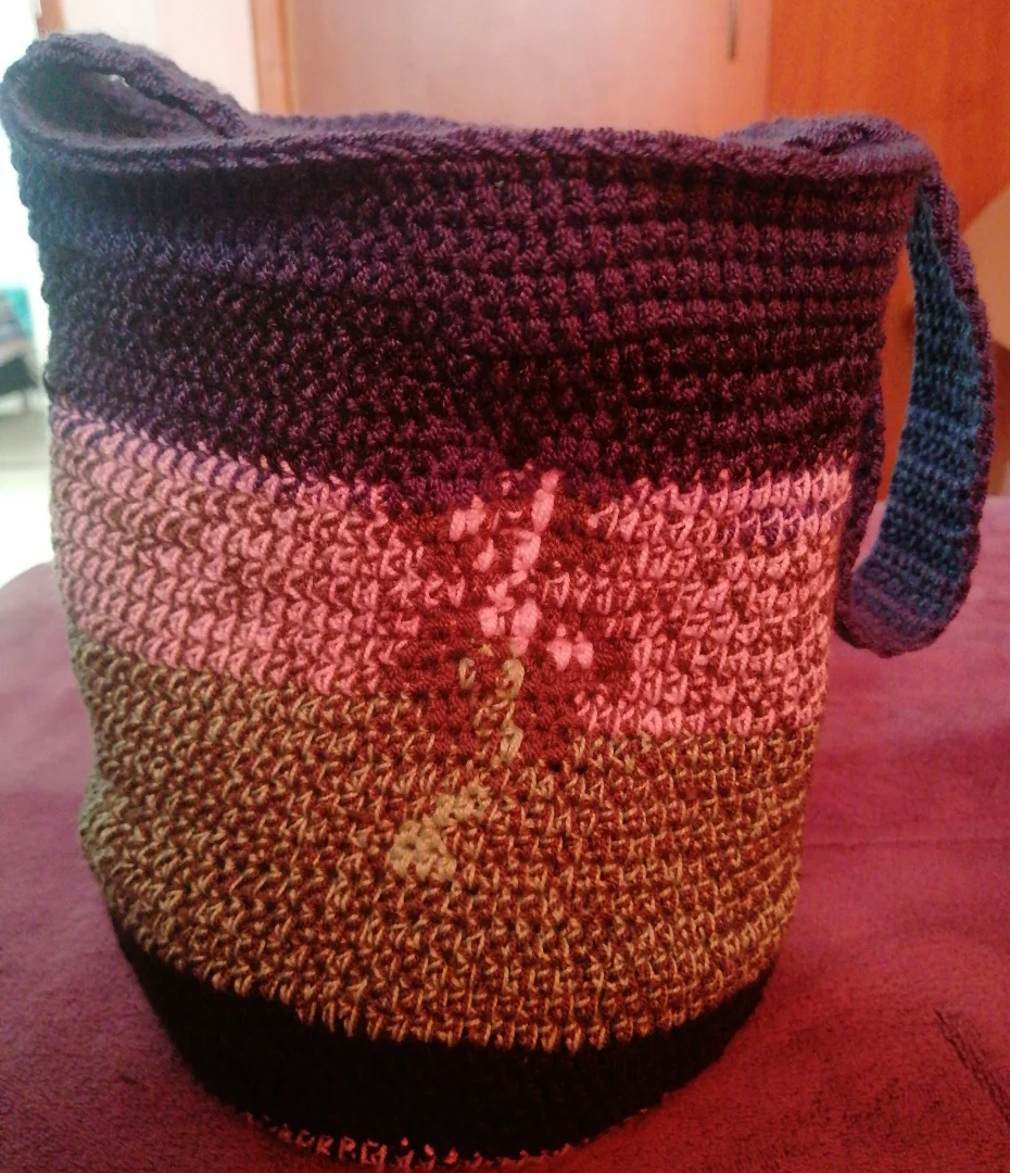 Mochila. Pequeña en crochet diseño trebol — Tejiendo y Cocinando El Pensamiento