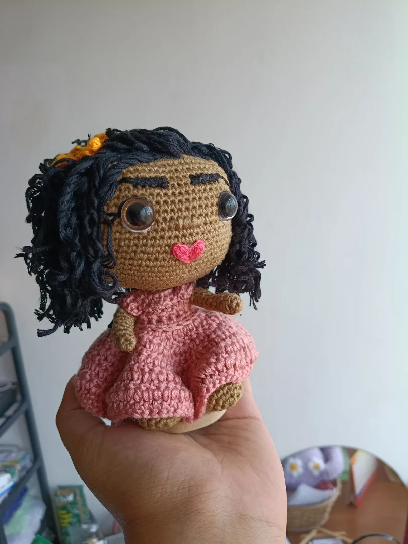 Amigurumi : personalizado Valen 🌻bajo pedido — Samantha, Tejiendo Memorias
