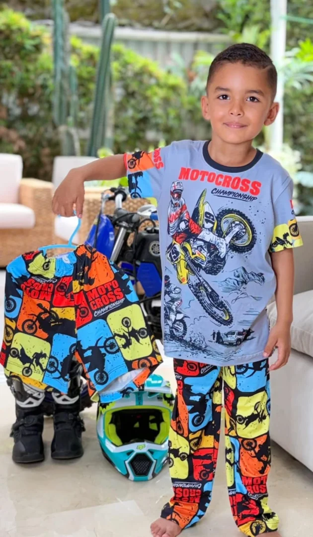🌸Pijama Tres Piezas Niño Talla 6/8 — Feliz Anochecer - Tienda de Pijamas